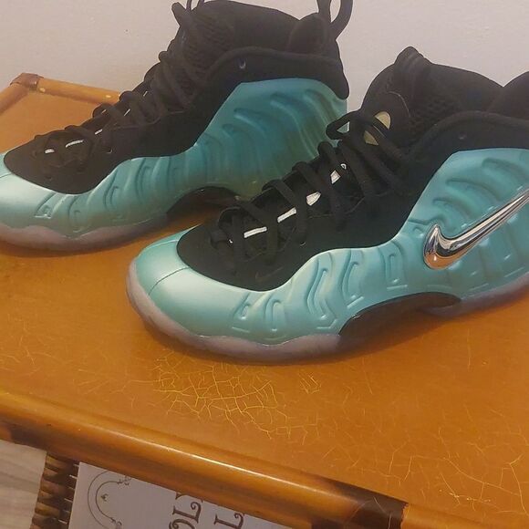 Island Green Nike Youth Foamposite - Picture 3 of 8